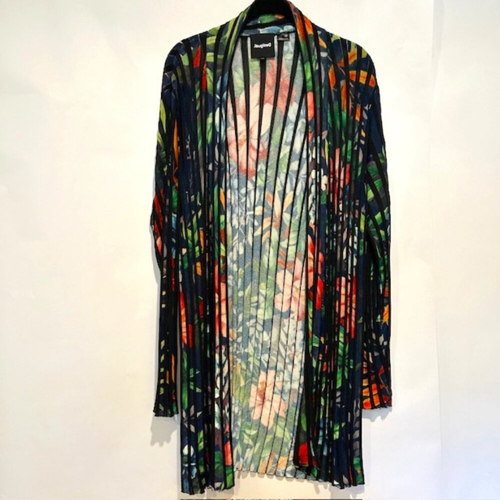 Desigual Jumper with floral print drapes beautifully